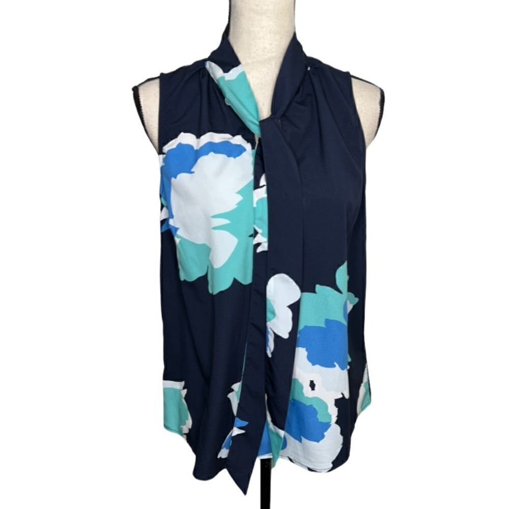 ⭐️ 3/$15 A NEW DAY Navy Blue Flower Print Sleeveless Blouse. Size Medium.